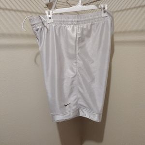 Nike men's basketball shorts size medium